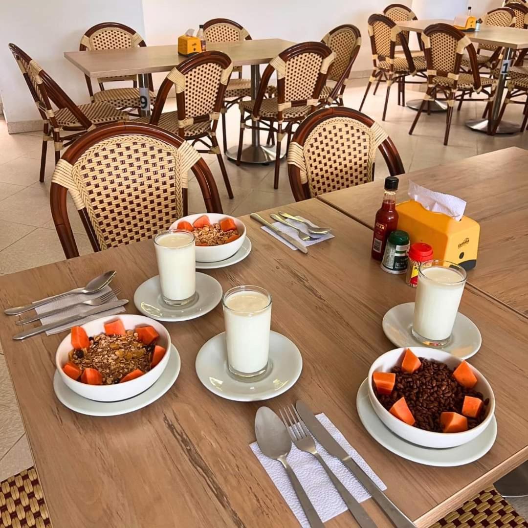 Zahira Hotel מלגאר מראה חיצוני תמונה
